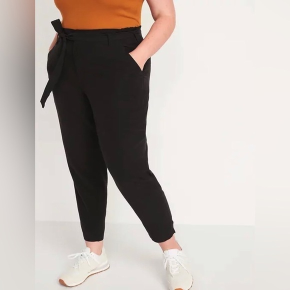 NWT! High-Waisted Cropped Belted Straight-Leg Pants for Women - Size Medium💎 - Picture 2 of 4